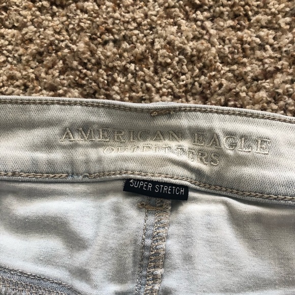 American Eagle Outfitters distressed jean shorts - Picture 4 of 8